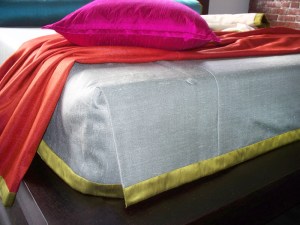 BESPOKE BEDCOVER & ACCESSORIES IN REVERSIBLE SILK 1